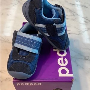 Pediped Navy toddler 6-6.5 shoes